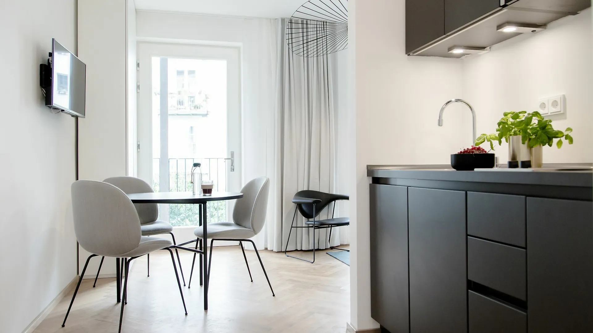 August The Boardinghouse Apartment Hamburg