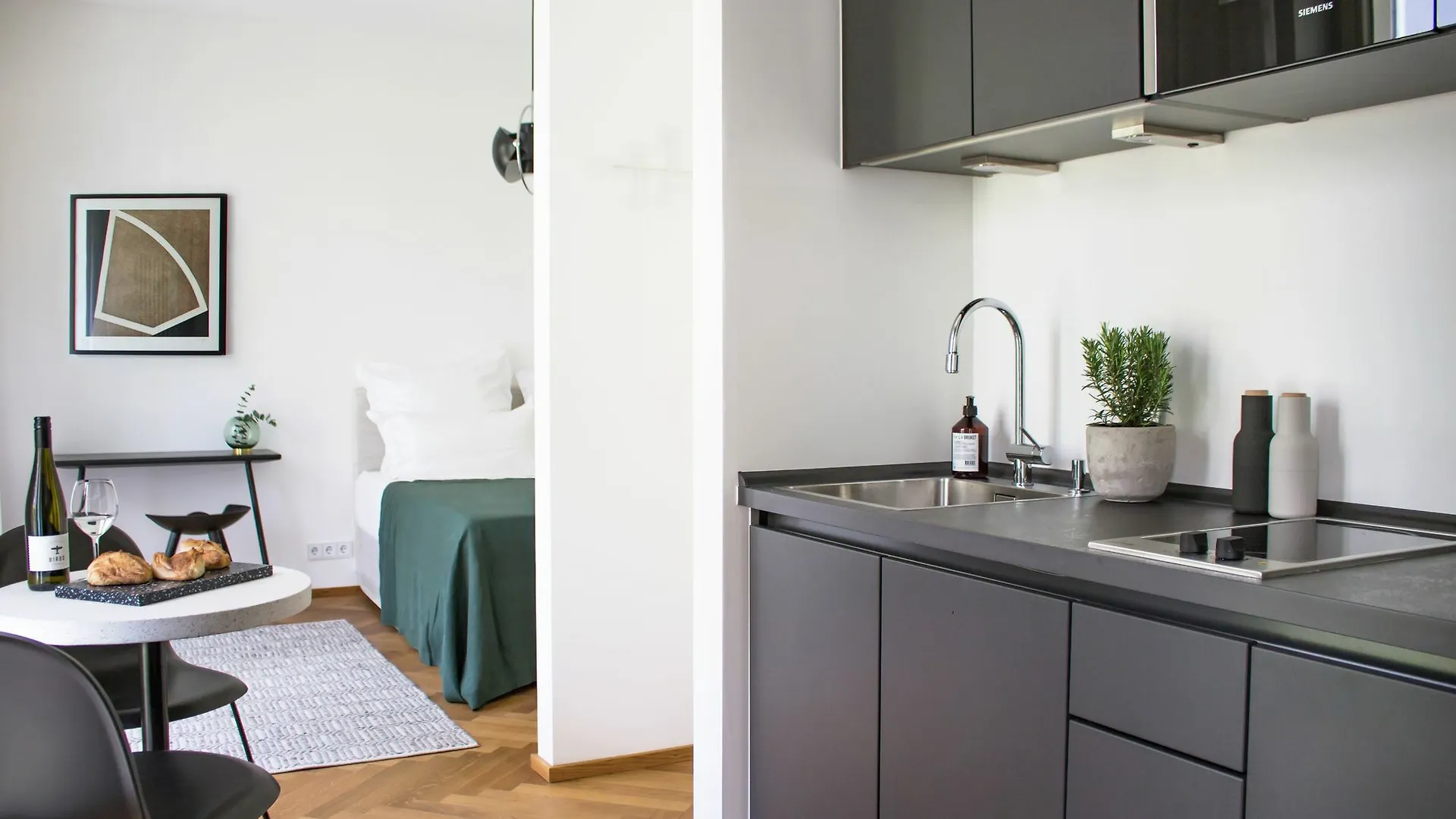August The Boardinghouse Apartment Hamburg